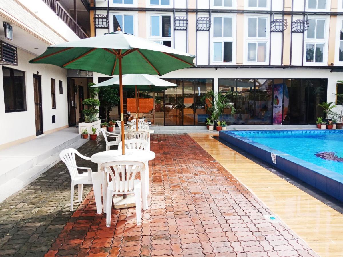 Aerostop Hotel & Restaurant Plaridel  Exterior photo